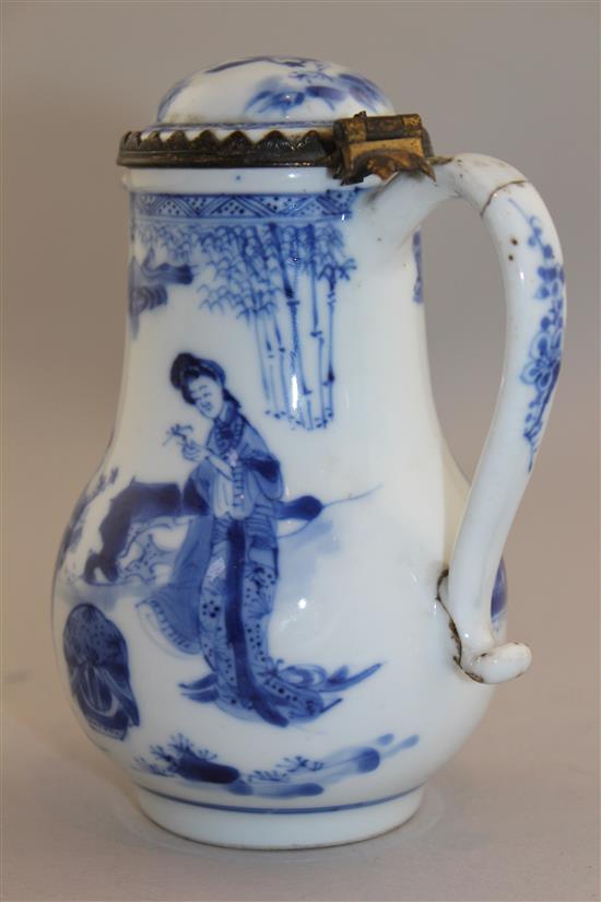 A Chinese export blue and white jug and cover, Kangxi period, 14cm, faults to handle and hinge